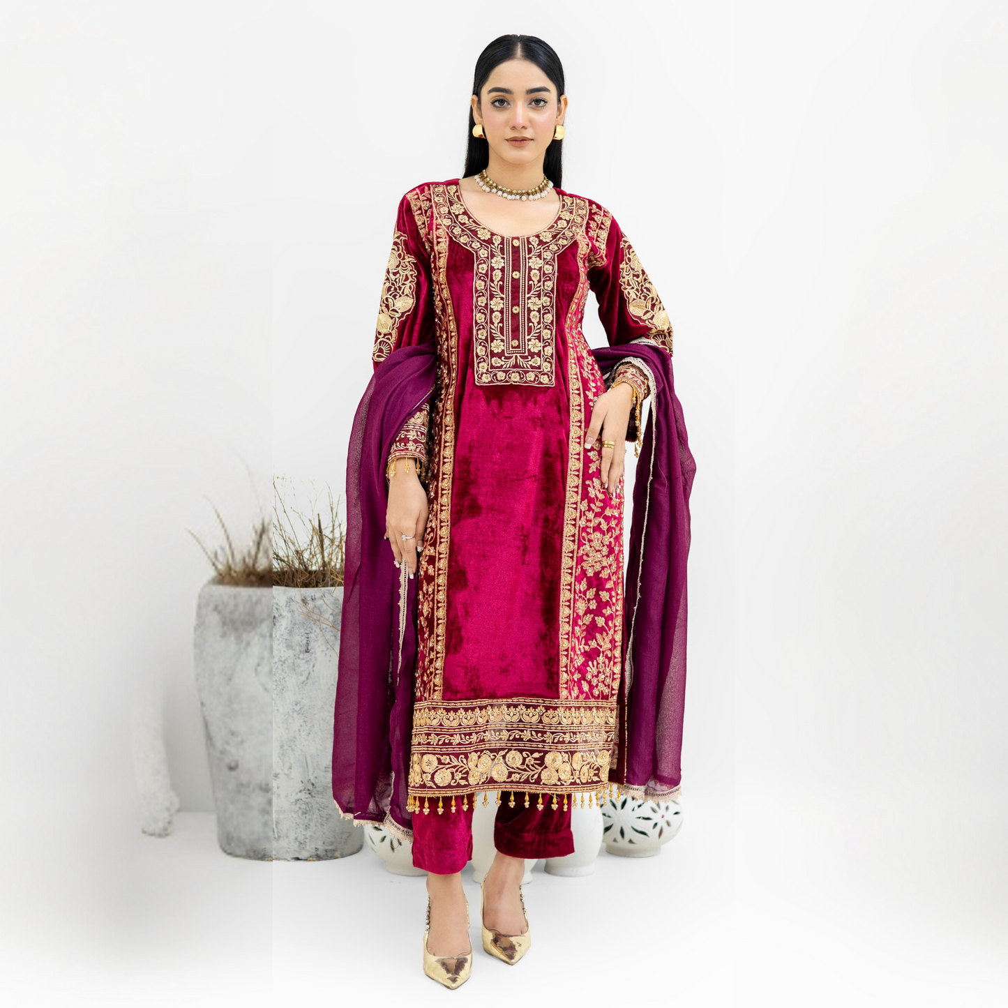 Luxury Embroidered Velvet Dress with Chiffon Dupatta 3 Pc | Winter Collection | Rangz | UMRGZ3900