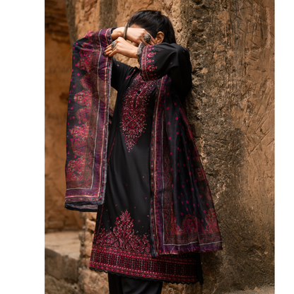 UCA-17 3 Pc Embroidered Lawn Ready to Wear Collection by Casuallite