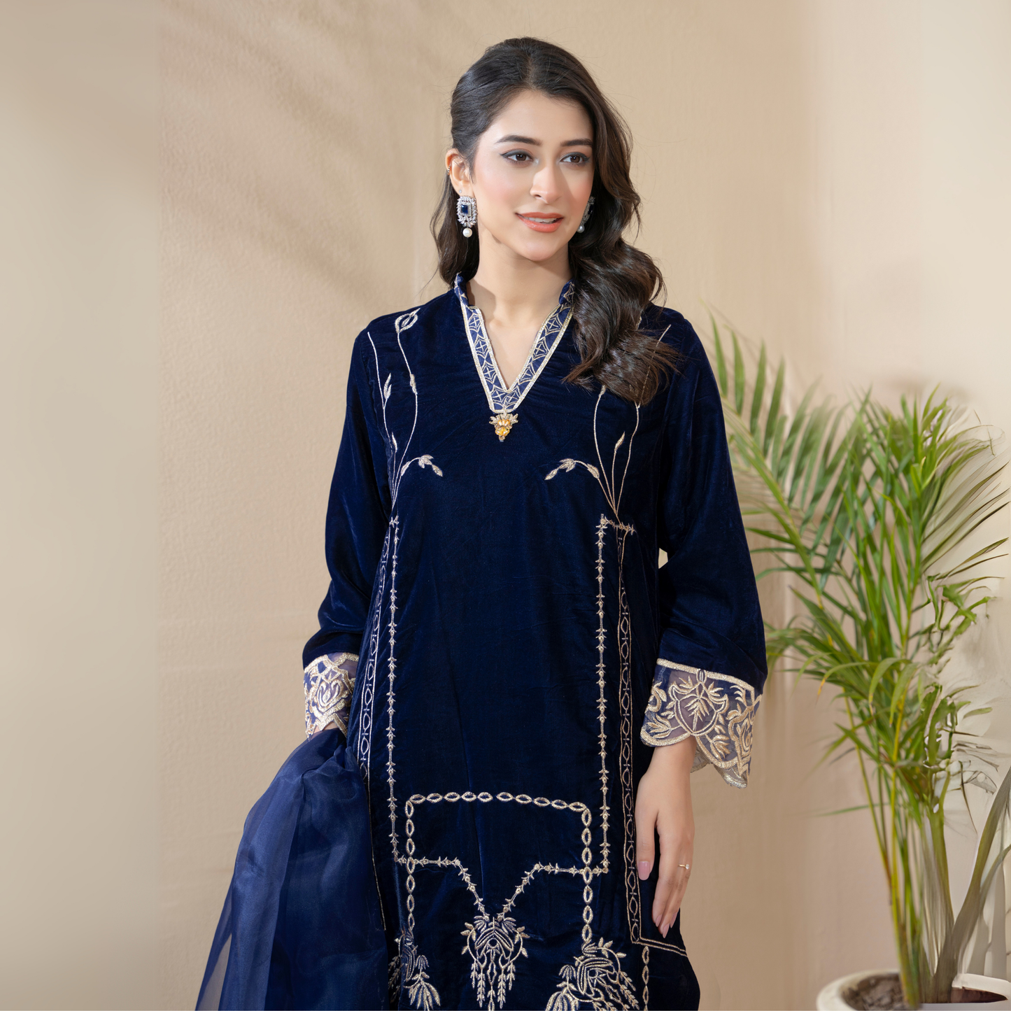 3 Pc Luxury velvet Dress | Winter Collection | Raniya.h | UMRAH01001