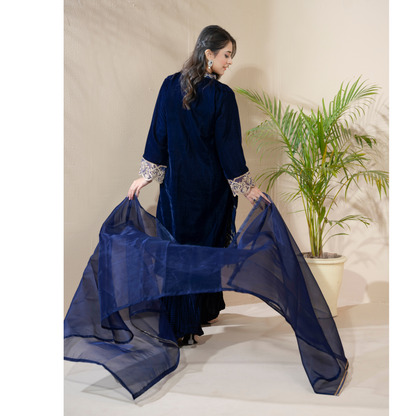 3 Pc Luxury velvet Dress | Winter Collection | Raniya.h | UMRAH01001