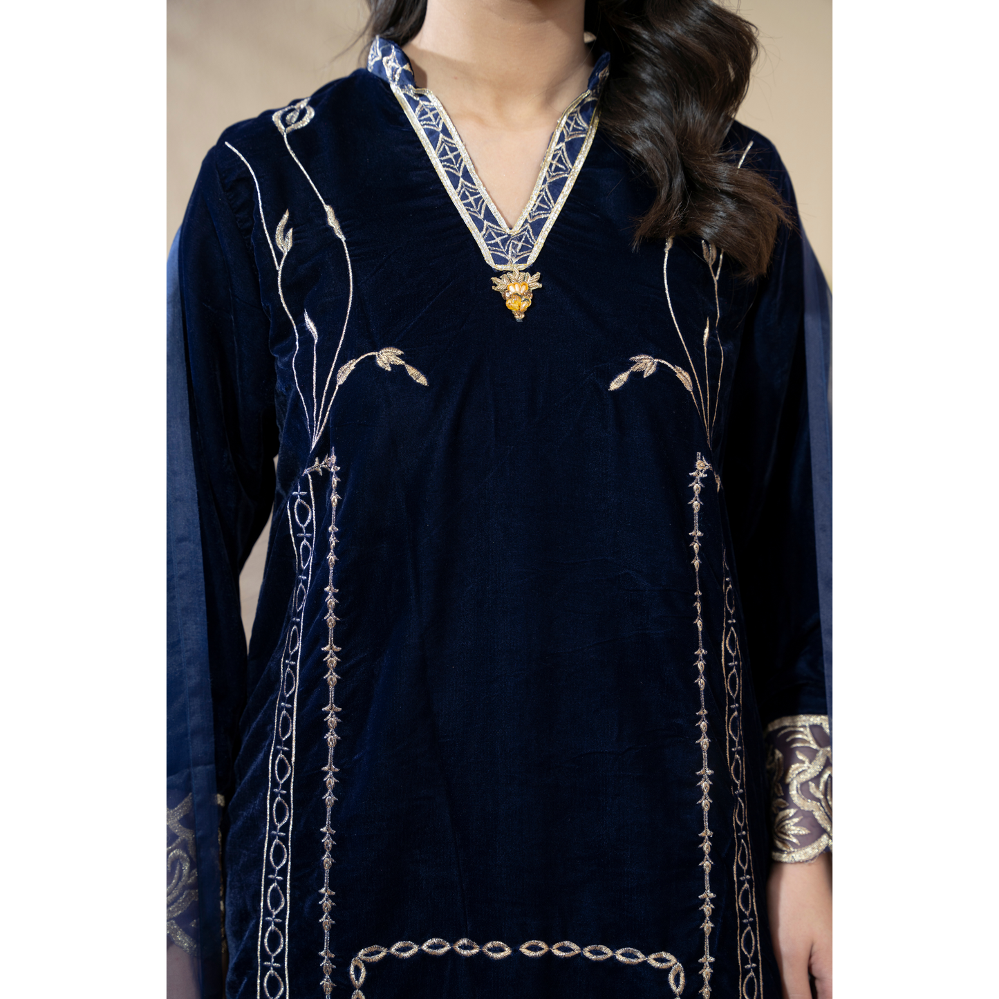 3 Pc Luxury velvet Dress | Winter Collection | Raniya.h | UMRAH01001