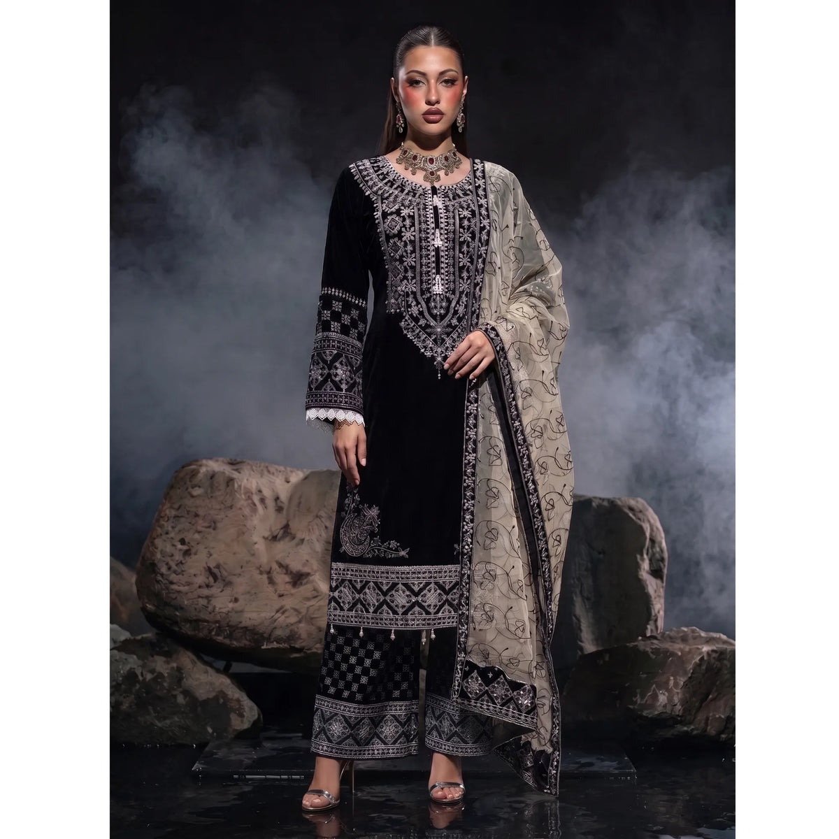 UA-323 Luxury Velvet Collection 3 Pc | Umnaa - Black