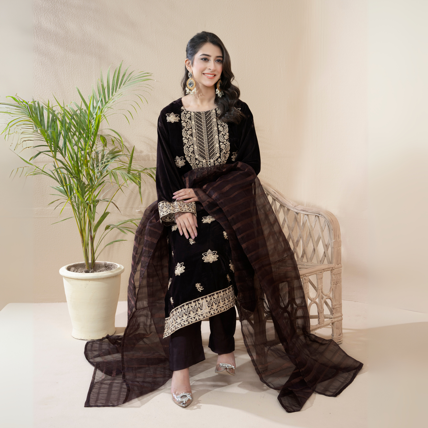 3 Pc Luxury velvet Dress | Winter Collection | Raniya.h | UMRAH01001