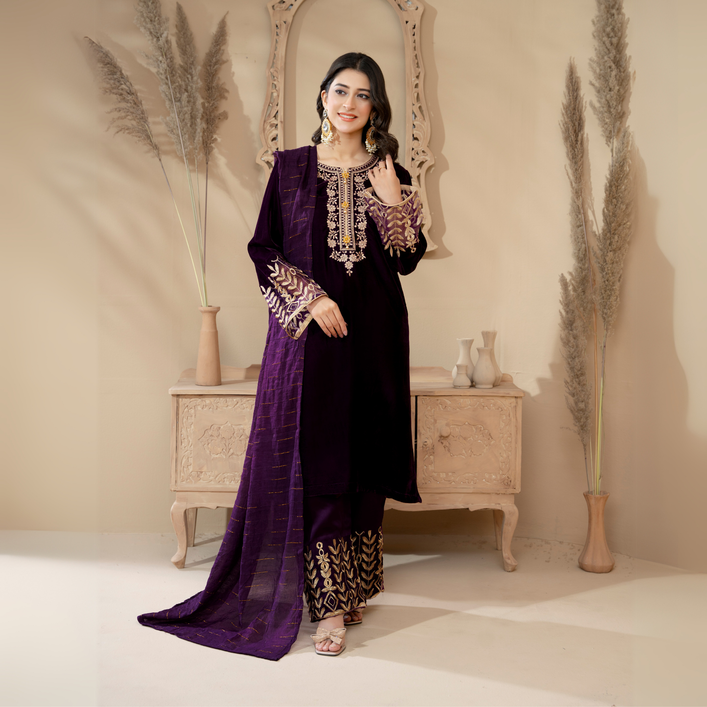 3 Pc Luxury velvet Dress | Winter Collection | Raniya.h | UMRAH01001