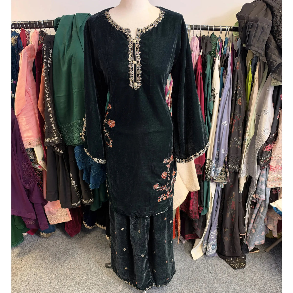 UA-307 Luxury Embroidered Velvet 2 Pc | UMNAA