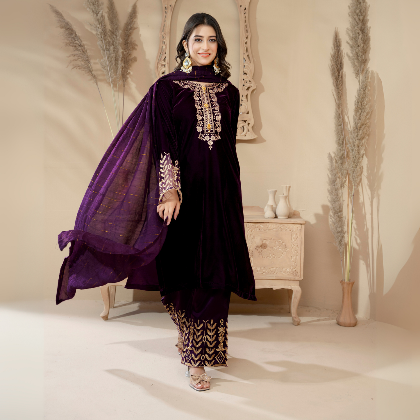 3 Pc Luxury velvet Dress | Winter Collection | Raniya.h | UMRAH01001