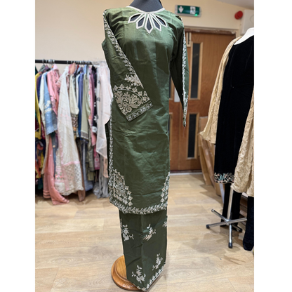 2 Pc Embroidered Khaddar Co-Ord Set  | Ready to wear| Hayats
