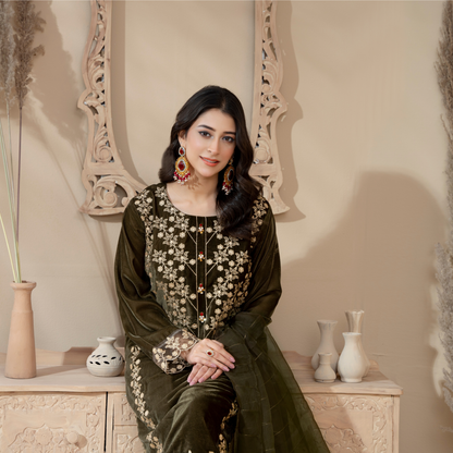 3 Pc Luxury velvet Dress | Winter Collection | Raniya.h | UMRAH01001