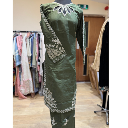 2 Pc Embroidered Khaddar Co-Ord Set  | Ready to wear| Hayats