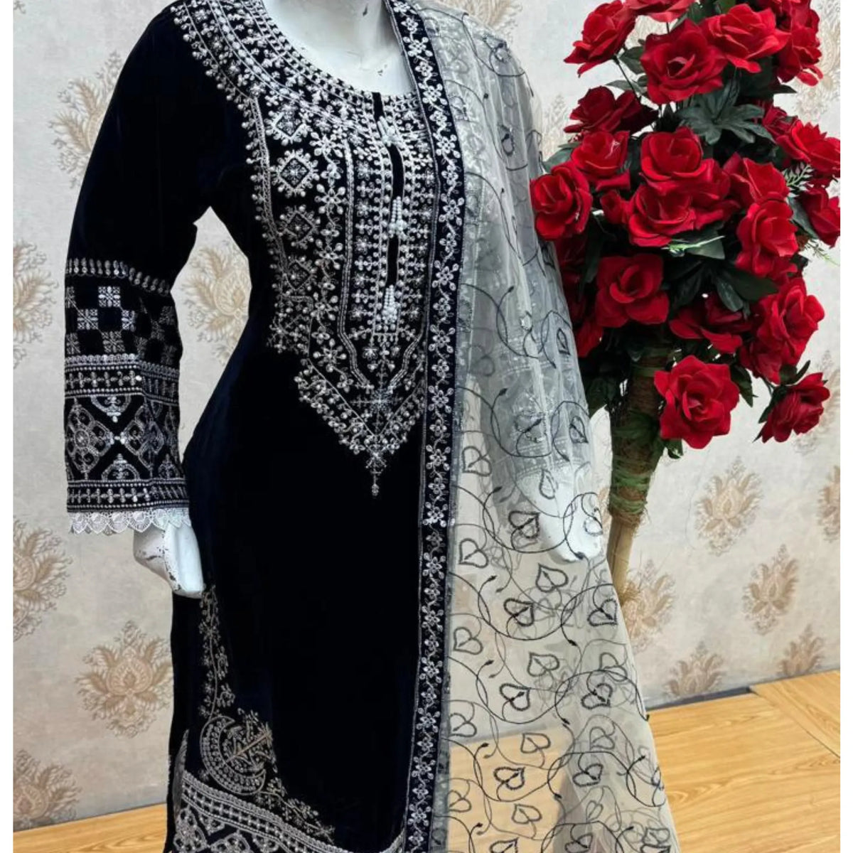 UA-323 Luxury Velvet Collection 3 Pc | Umnaa
