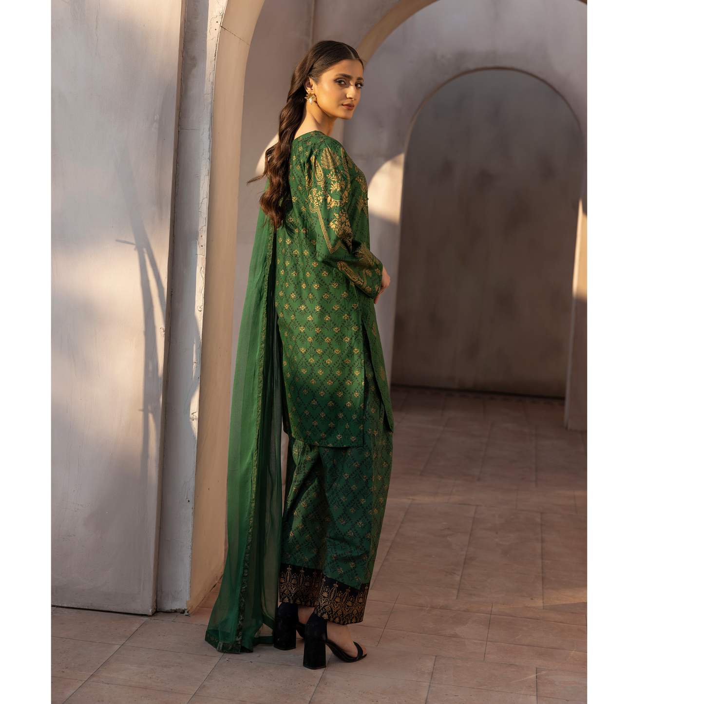 UMS-19 Embroidered Lawn 3 Pc Pakistani Dress | Ready to wear | Simrans
