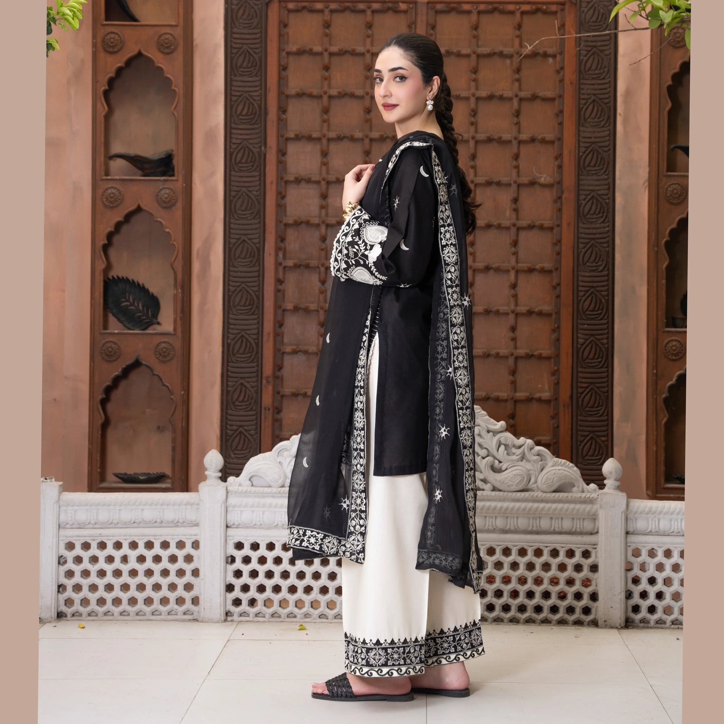 UA-218 Embroidered Cotton Collection by Umnaa | Ready to Wear Pakistani Asian clothes