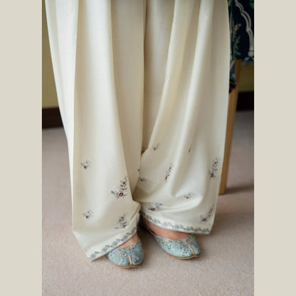 UA-258 Embroidered Cambric Cotton 2 Pc Co-Ord Set with Farshi Shalwar by Umnaa