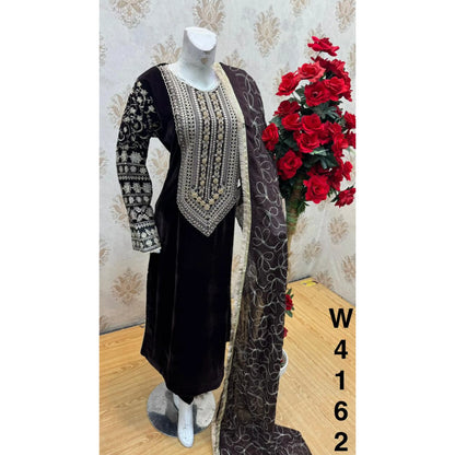 UA-324 Embroidered Velvet Kaftan 3 Pc | Umnaa