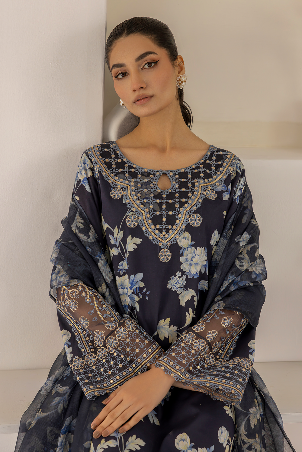 (Black) 3 Piece "Dastaan" Embroidered Lawn Dress - Esra Fashion