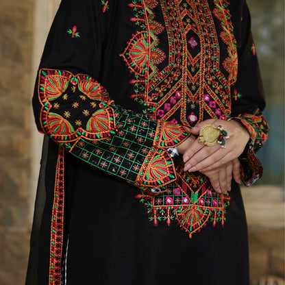 3 Pc Embroidered Linen Dress With Chiffon Dupatta | UMNAA