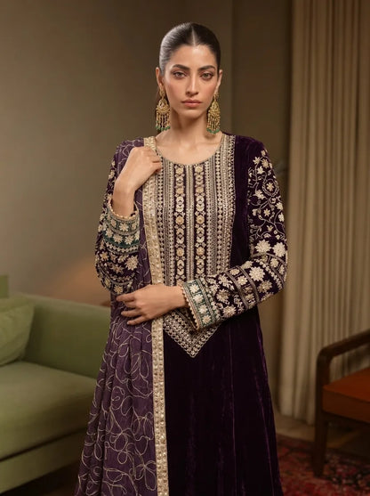 UA-324 Embroidered Velvet Kaftan 3 Pc | Umnaa