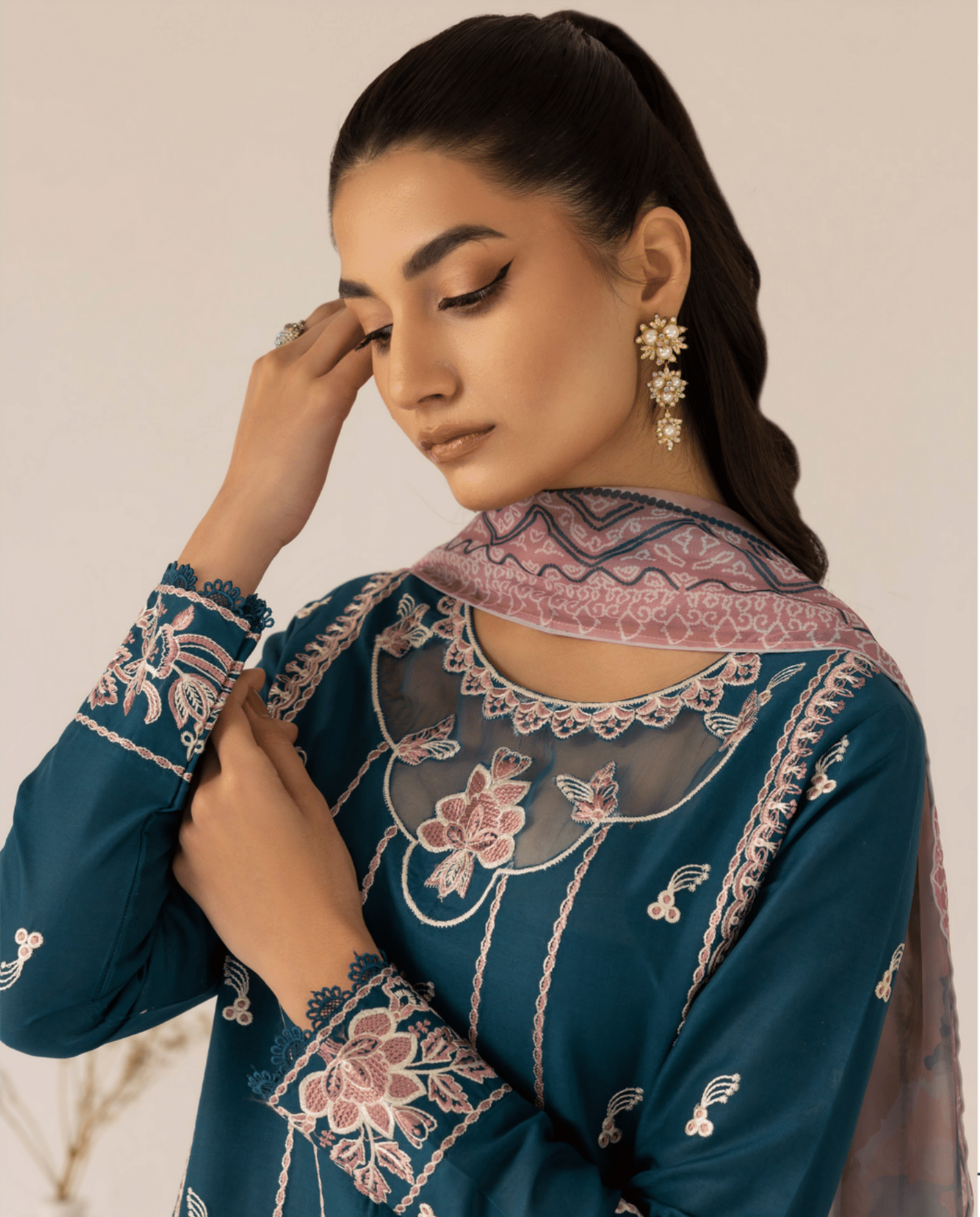 Zinc 3 Piece Embroidered Lawn Dress - Esra Fashion